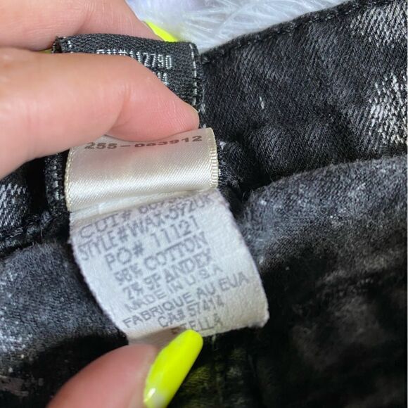 True Religion Bleach Splatter Jeans - Picture 10 of 10